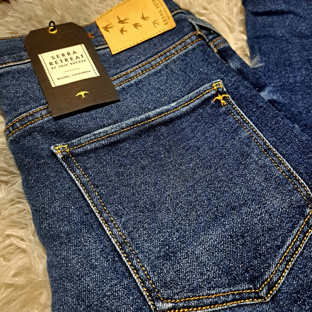 NWT SERRA RETREAT JEANS SIZE 10/30 Retails at $69